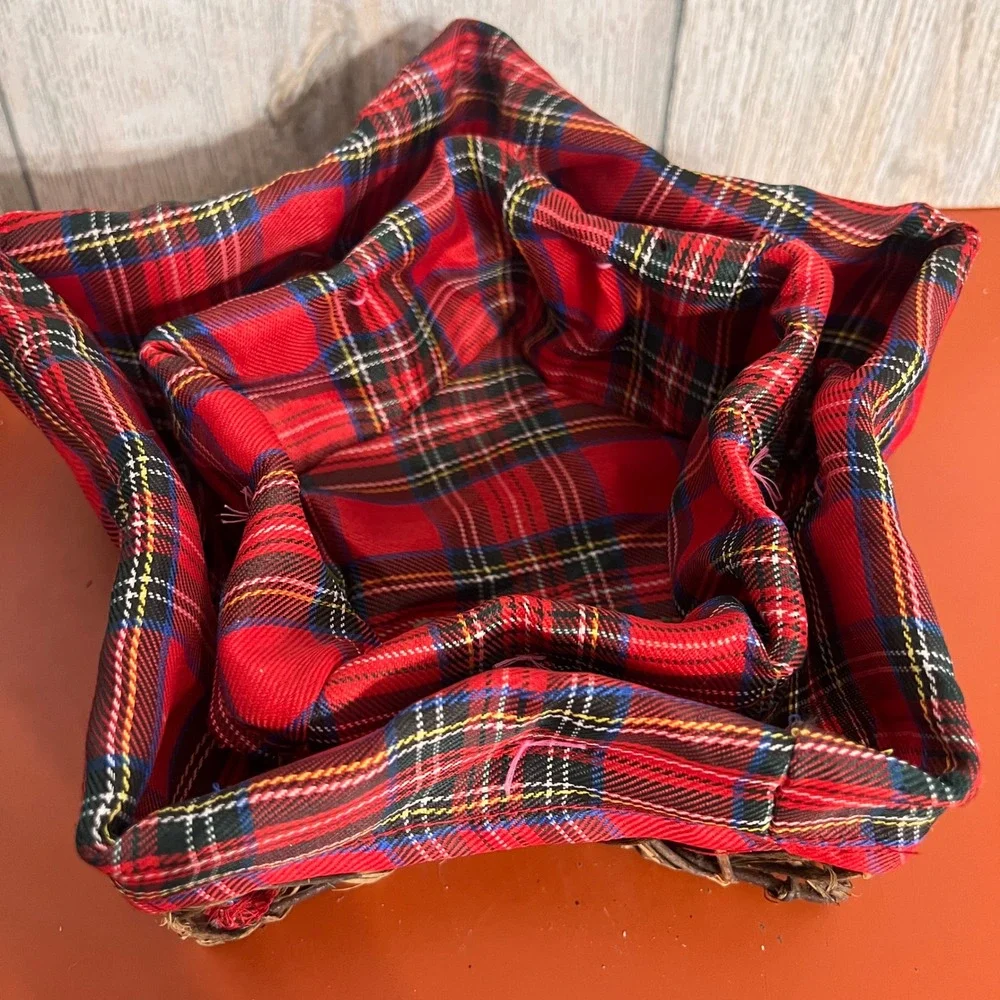 Vintage Star Shaped Grapevine Nesting Baskets Set of 2 Red Plaid Lining Holiday